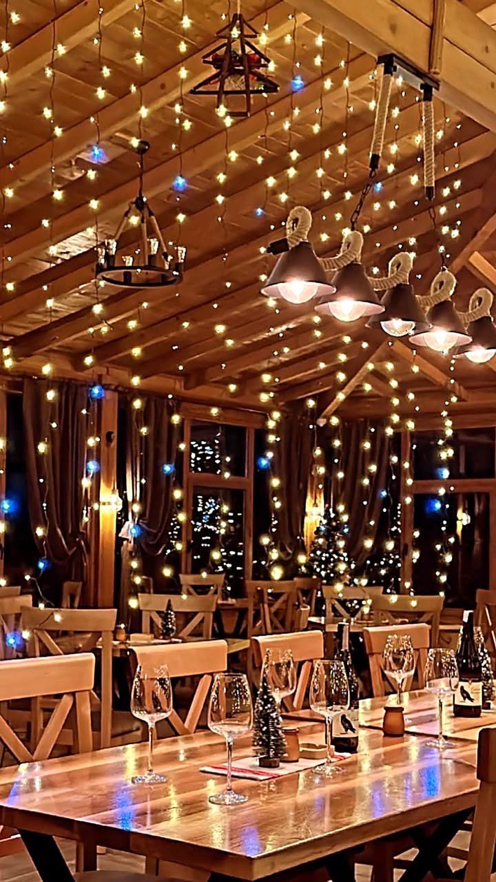 {{t.dining.img2}}
